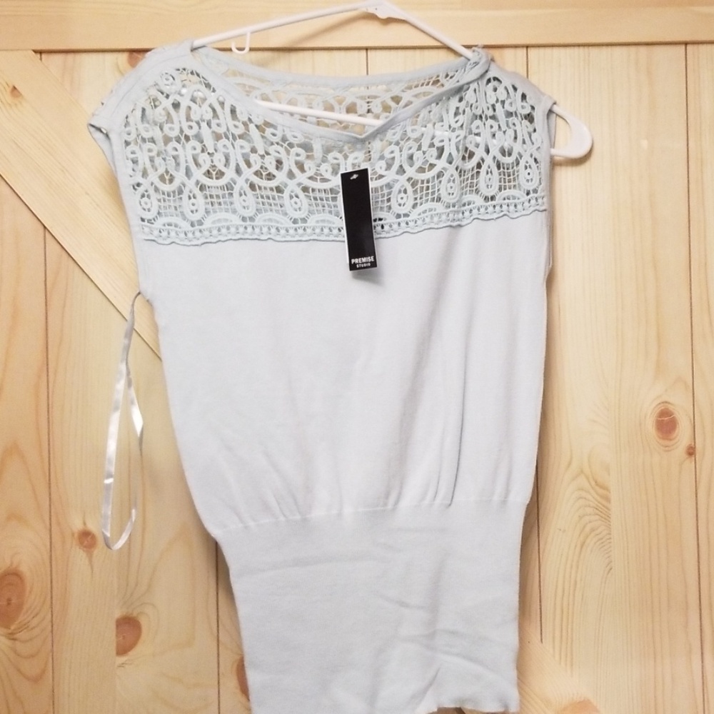 Sleevess light aqua top